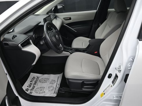 Used 2022 Toyota Corolla Cross LE image 73