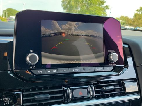 Used 2025 Nissan Pathfinder SV image 25