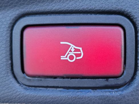 Used 2018 Mercedes-Benz E 400 4MATIC Cabriolet image 11