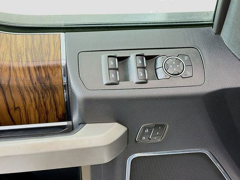Used 2019 Ford F150 Lariat w/ Equipment Group 502A Luxury AWD/4WD image 27