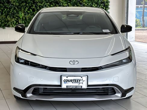Used 2026 Toyota Prius XLE AWD/4WD image 9