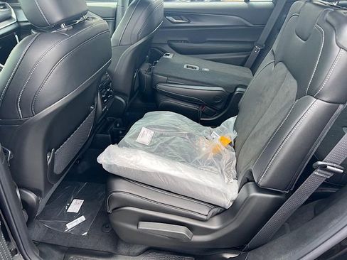 New 2025 Jeep Grand Cherokee L Altitude image 13