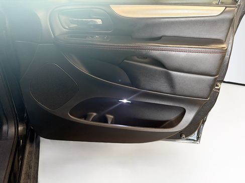 Used 2019 Dodge Grand Caravan GT FWD image 32