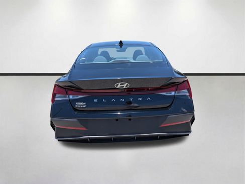 Used 2024 Hyundai Elantra SEL FWD image 5