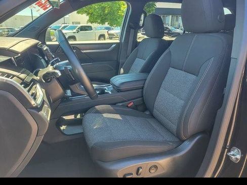 Used 2025 GMC Acadia Elevation AWD/4WD image 10