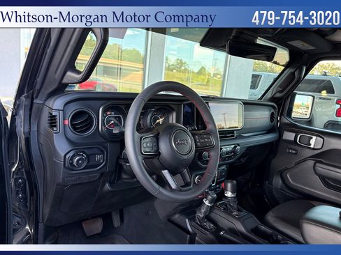 Used 2024 Jeep Wrangler Unlimited Rubicon w/ Technology Group image 11