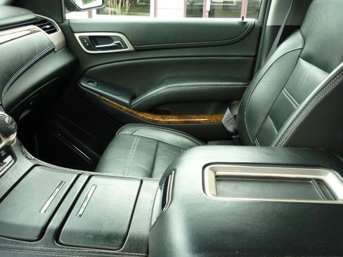 Used 2015 GMC Yukon Denali w/ Touring Package AWD/4WD image 9