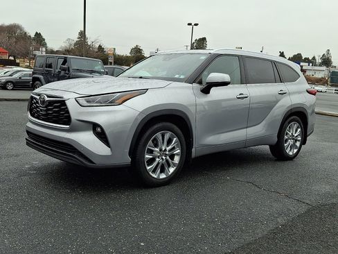 Used 2020 Toyota Highlander Limited image 3