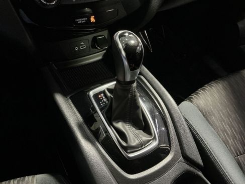 Used 2019 Nissan Rogue S AWD/4WD image 22