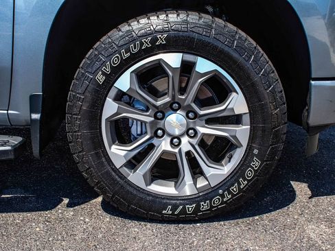Used 2024 Chevrolet Silverado 1500 High Country w/ Technology Package AWD/4WD image 7