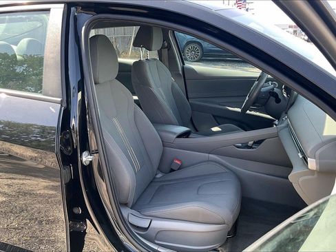 Used 2023 Hyundai Elantra SEL w/ Convenience Package FWD image 7