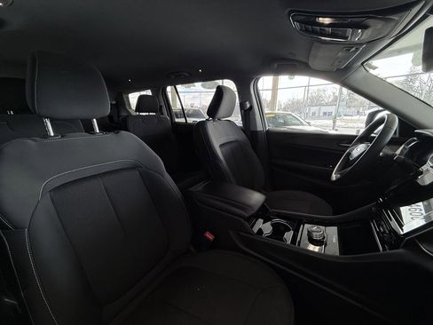 Used 2023 Jeep Grand Cherokee L Laredo image 35