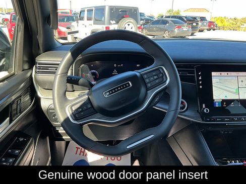 Used 2024 Jeep Wagoneer Series II image 12