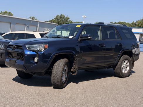 Used 2020 Toyota 4Runner SR5 Premium w/ Moonroof Package AWD/4WD image 7