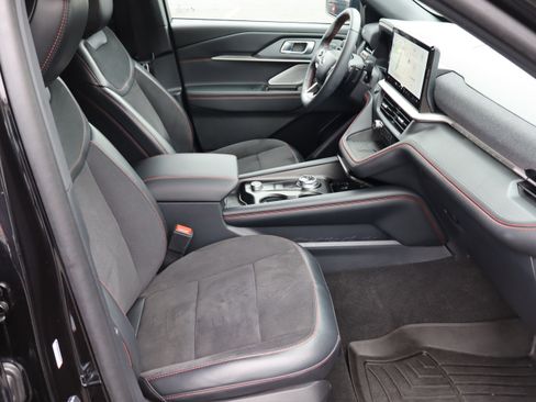 Used 2025 Ford Explorer ST image 39