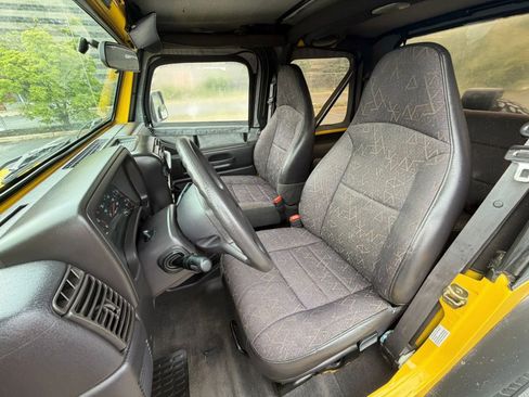 Used 2002 Jeep Wrangler X AWD/4WD image 47