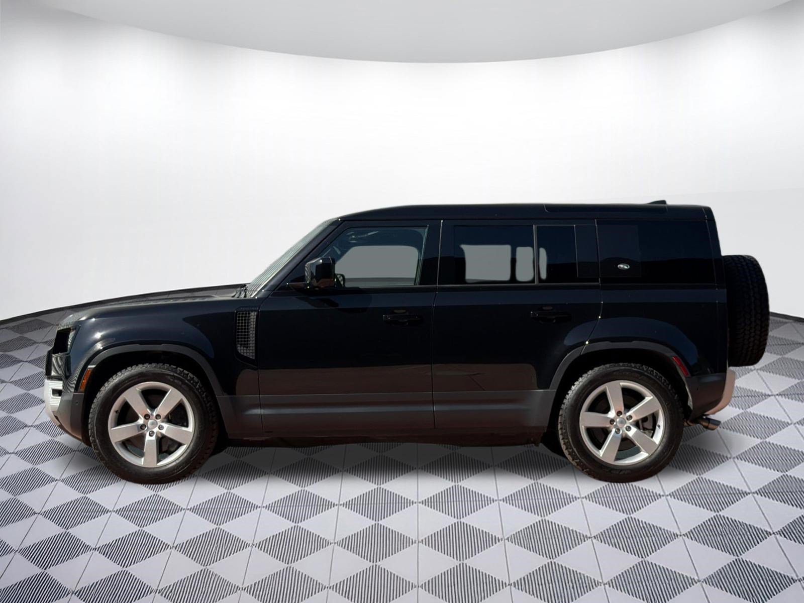 Certified 2024 Land Rover Defender 110 SE AWD/4WD image 2