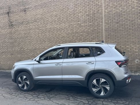 New 2026 Volkswagen Taos SE AWD/4WD image 32