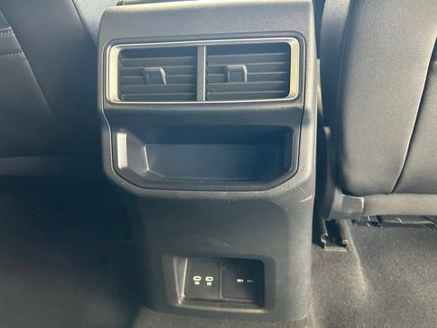 Used 2025 Volkswagen Atlas Cross Sport SE AWD/4WD image 29