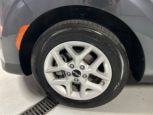 Used 2025 Kia Soul LX w/ LX Technology Package FWD image 9