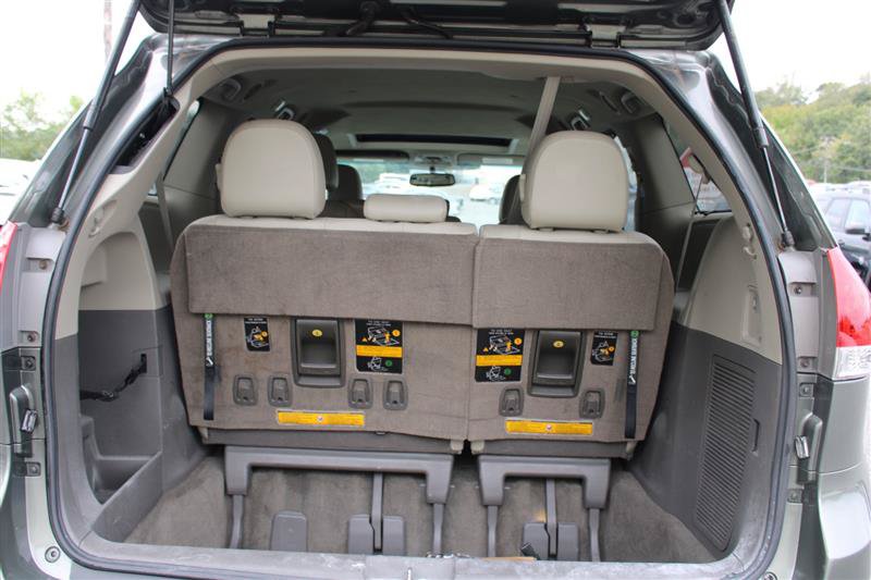 Used 2013 Toyota Sienna XLE FWD image 17