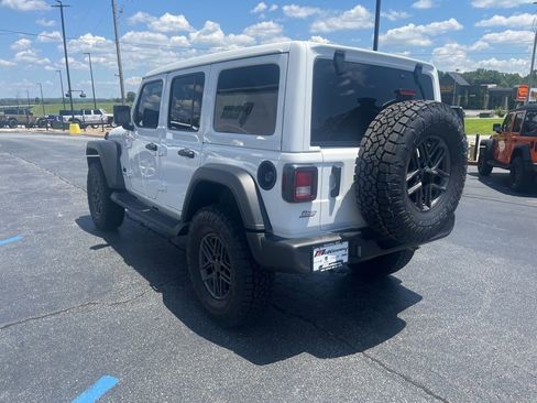 Used 2025 Jeep Wrangler Unlimited Sport AWD/4WD image 15