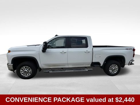 Used 2020 Chevrolet Silverado 2500 LT w/ Convenience Package AWD/4WD image 3