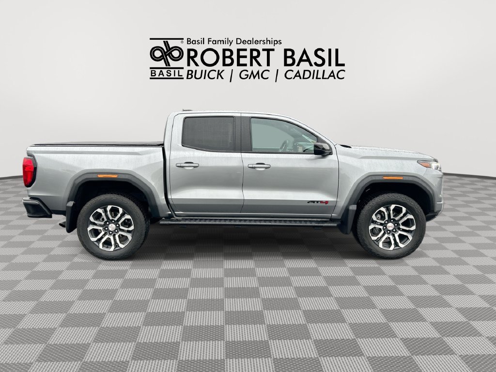 Used 2024 GMC Canyon AT4 w/ AT4 Premium Package AWD/4WD image 9
