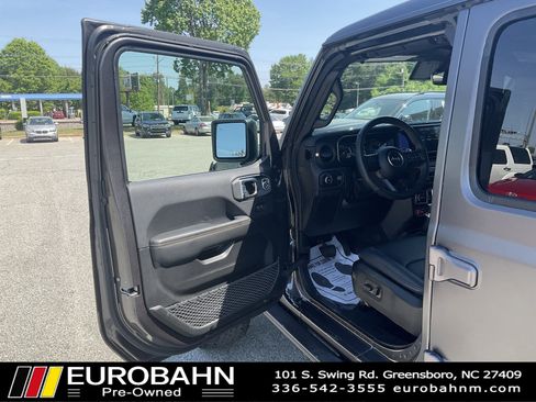 Used 2025 Jeep Wrangler Unlimited Rubicon 392 AWD/4WD image 9