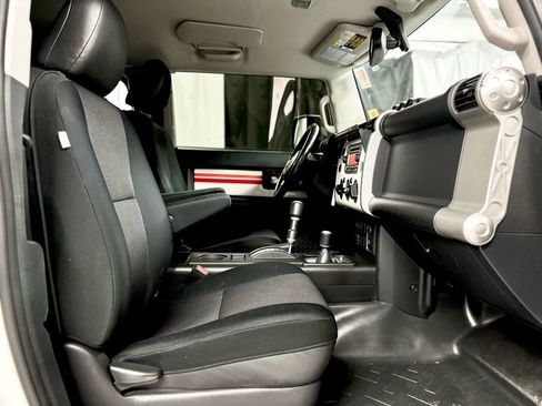 Used 2014 Toyota FJ Cruiser 4WD image 21
