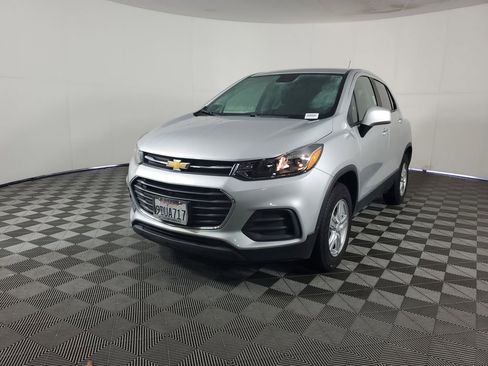 Used 2022 Chevrolet Trax LS w/ Tint and Cruise Package image 8