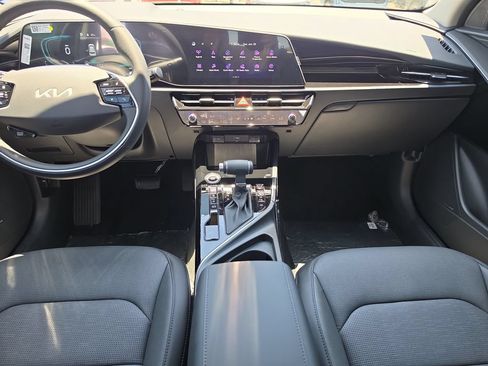New 2026 Kia Niro FWD image 15