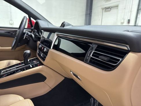 Used 2025 Porsche Macan Turbo image 40