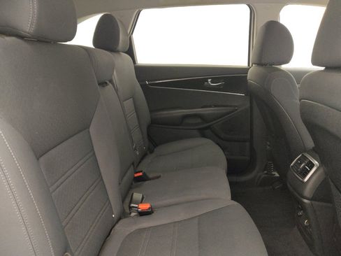 Used 2019 Kia Sorento FWD image 19