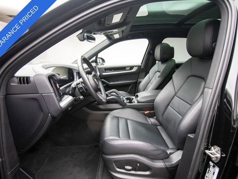 Used 2025 Porsche Cayenne AWD/4WD image 11