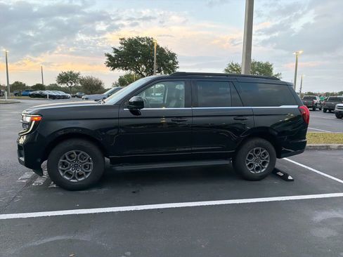 Used 2025 Ford Expedition Active image 13