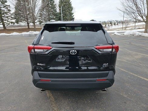 Used 2025 Toyota RAV4 XLE image 5