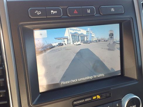 Used 2021 Ford Expedition XLT image 5