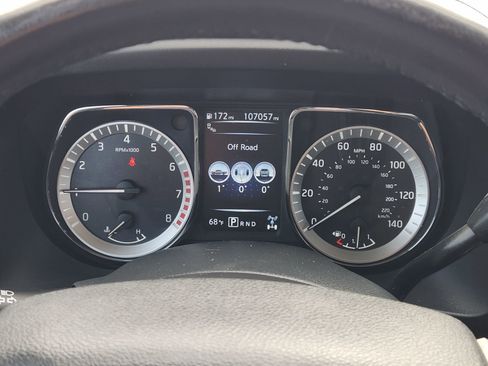 Used 2018 Nissan Titan SV w/ SV Convenience Package image 16