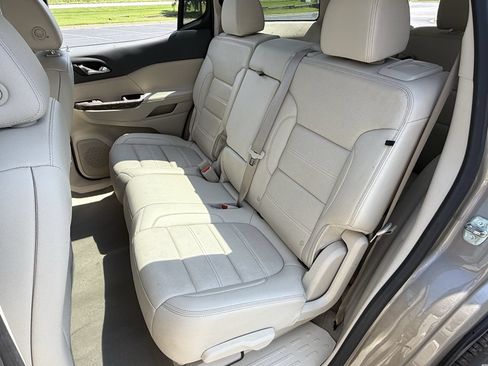 Used 2023 GMC Acadia Denali w/ Denali Ultimate Package FWD image 16
