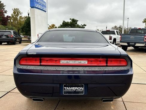 Used 2013 Dodge Challenger SXT image 3