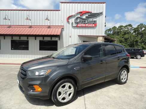 Used 2019 Ford Escape S FWD image 1