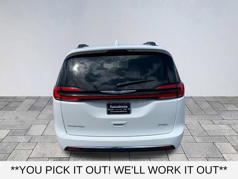 Used 2022 Chrysler Pacifica Touring-L FWD image 6