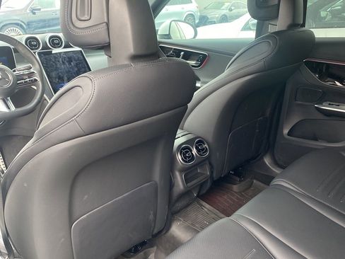 Used 2025 Mercedes-Benz GLC 350e 4MATIC image 11