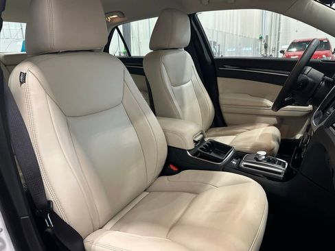 Used 2023 Chrysler 300 Touring L image 34