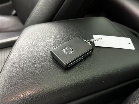 Used 2019 Volvo XC60 T6 Momentum w/ Premium Package image 16