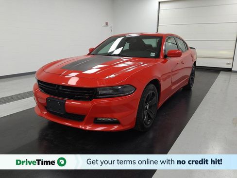 Used 2017 Dodge Charger SXT RWD image 1