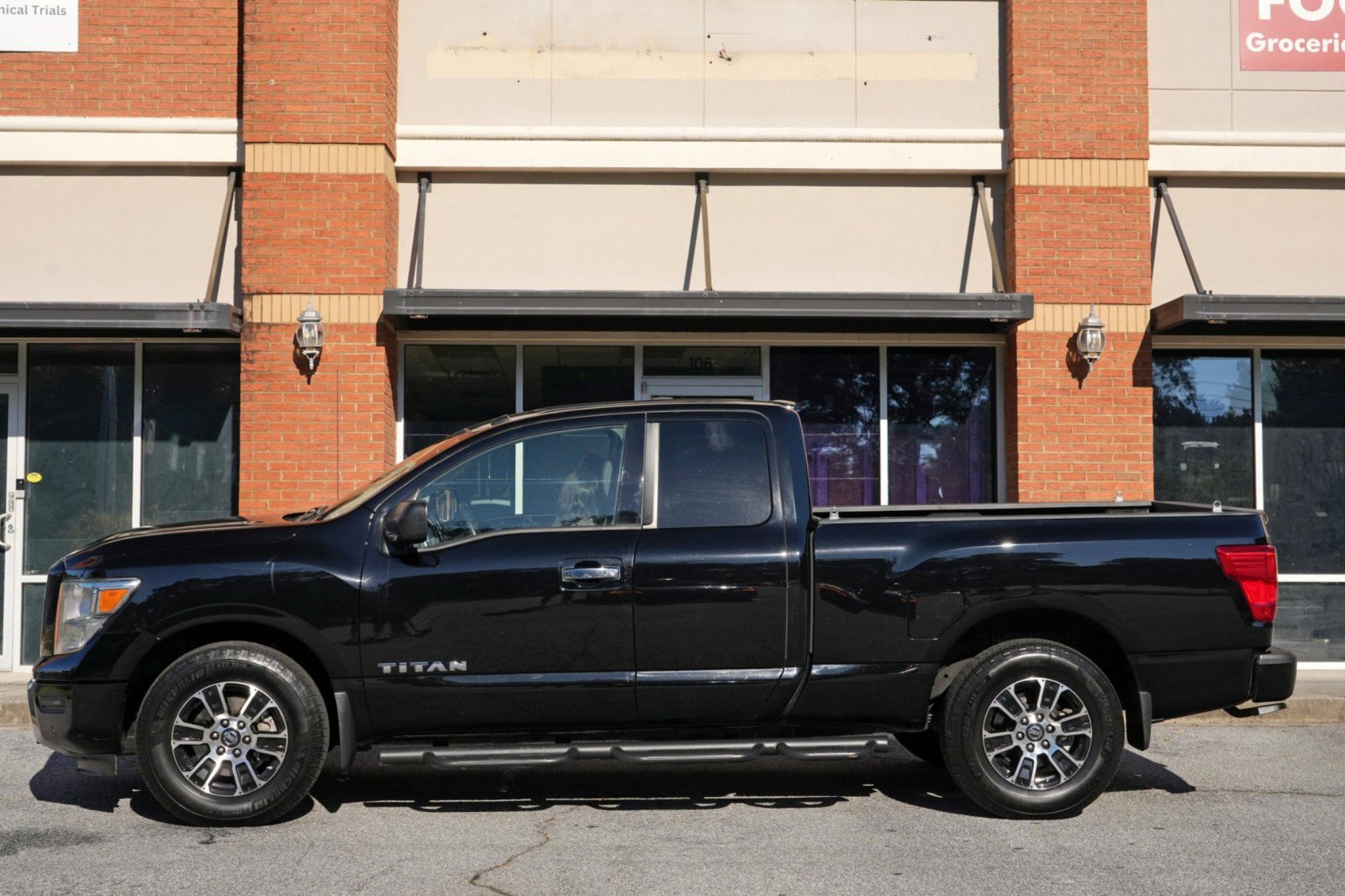 Used 2021 Nissan Titan SV w/ SV Convenience Package RWD image 35