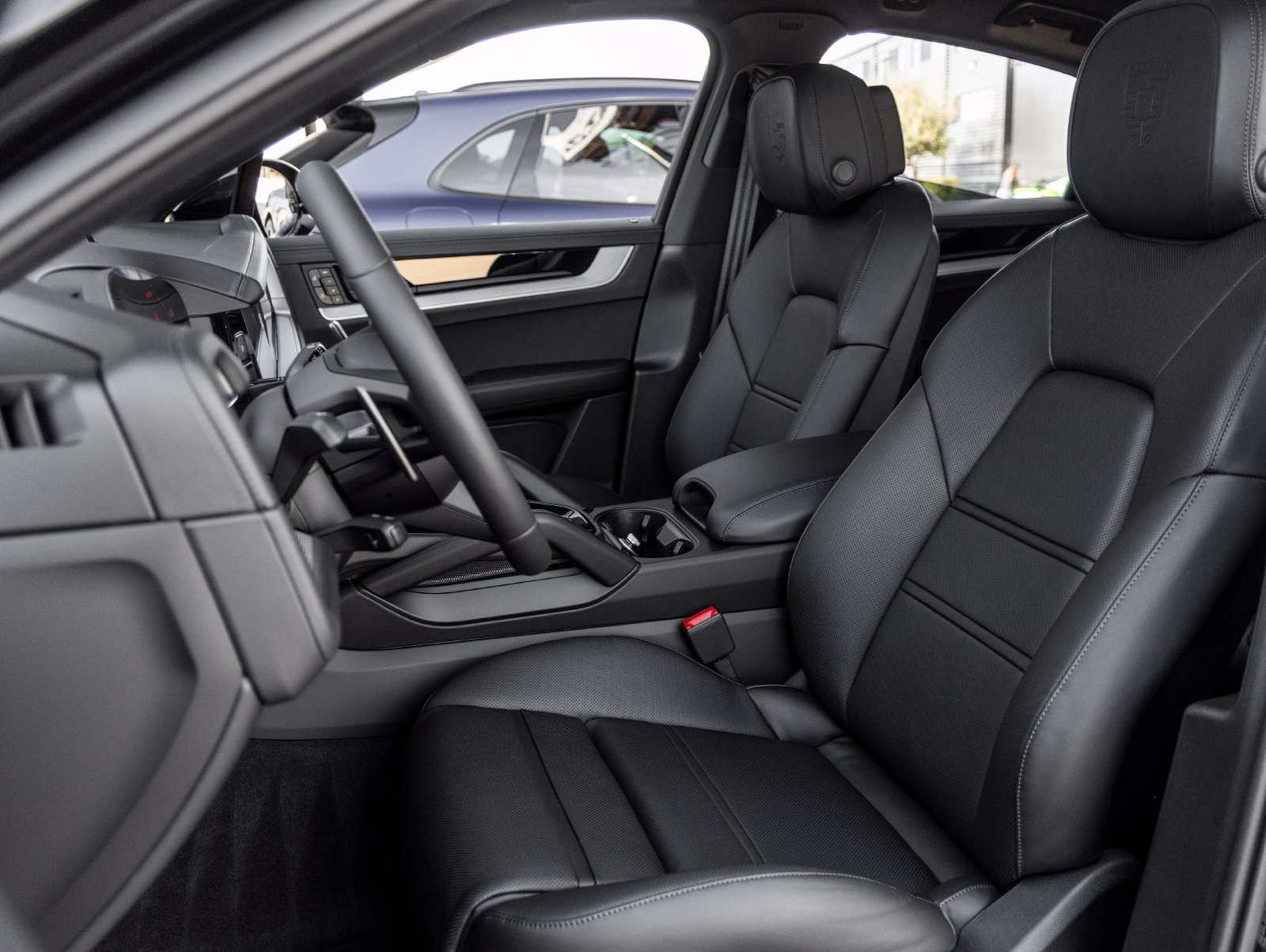 Certified 2026 Porsche Cayenne E-Hybrid Coupe AWD/4WD image 5