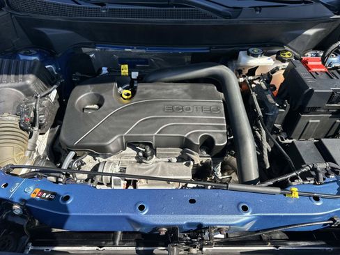 Certified 2025 Chevrolet Equinox LT FWD image 10